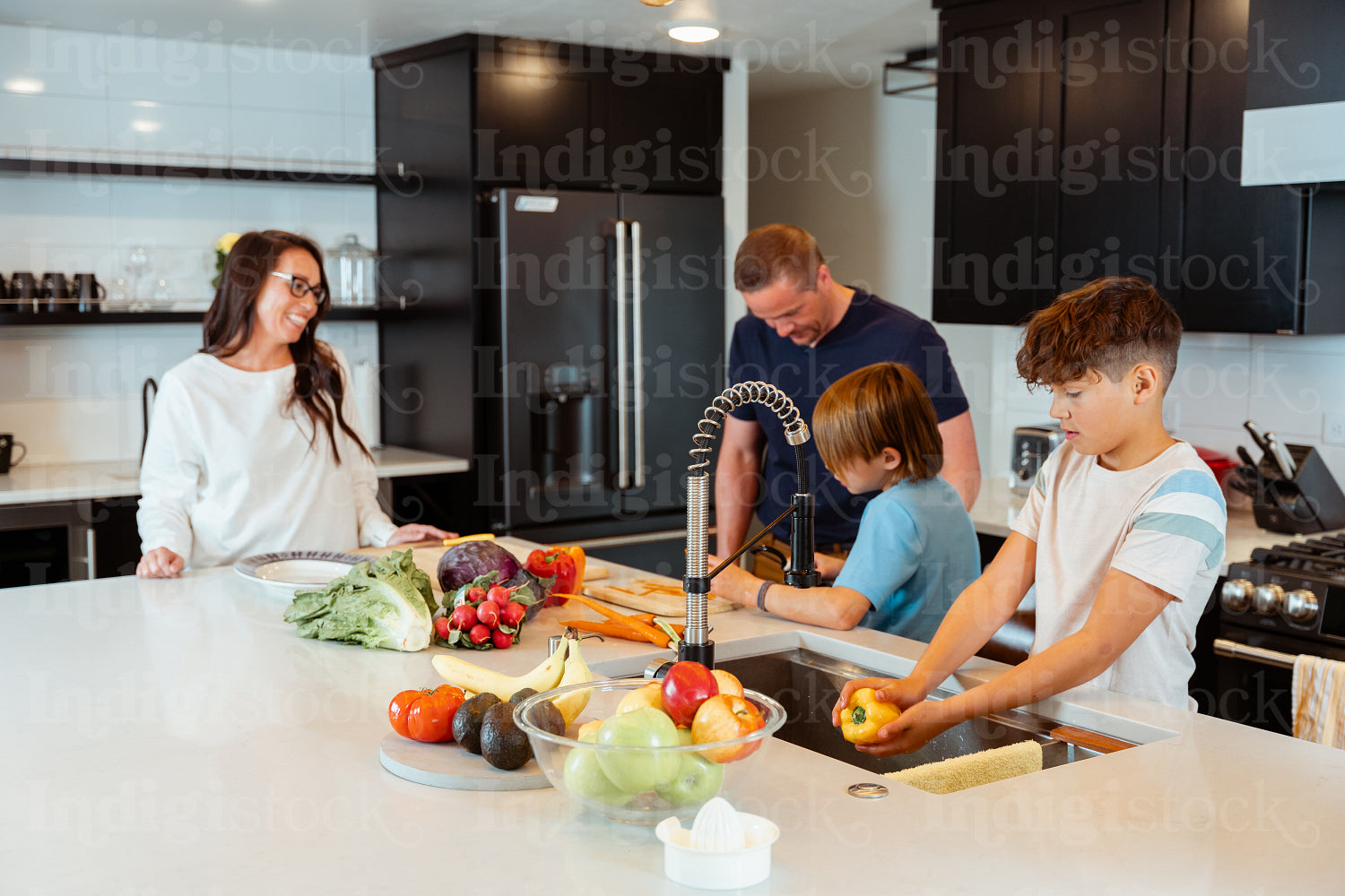 A Native family is preparing a meal together