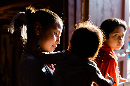 Native American children wearing traditional regalia